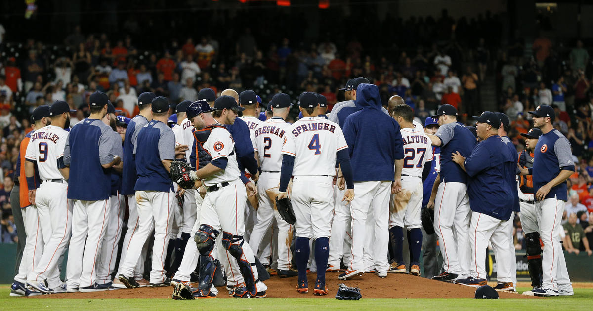 25 minutes of the Astros illegally stealing signs -- 2017 regular season :  r/baseball