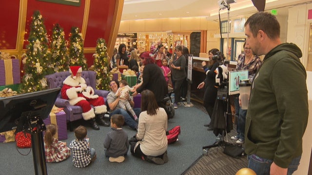 SIGN LANGUAGE SANTA 5PKG_frame_546 