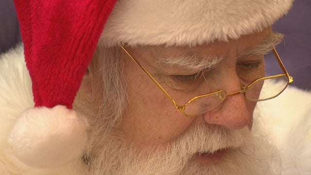 SIGN LANGUAGE SANTA 5PKG_frame_426 