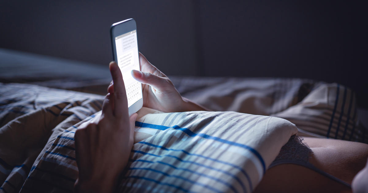 Mindlessly scrolling via your cellphone at bedtime is lousy for your health and fitness