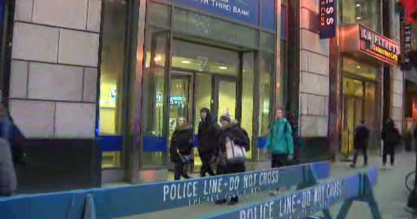 FBI Searching For Woman Accused Of Robbing Bank In Loop - CBS Chicago