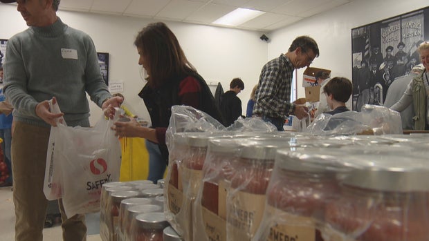 VOA THANKSGIVING BASKETS 5VO_frame_849 