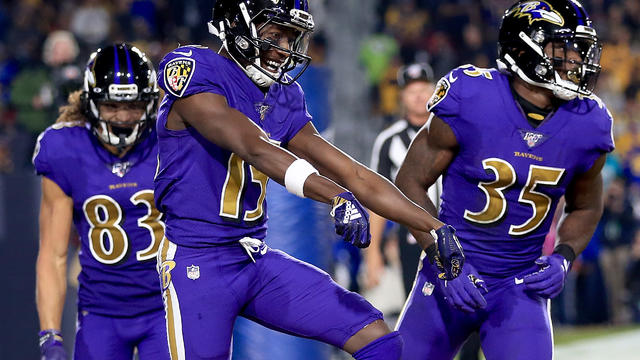 Lamar Jackson throws 5 TD passes, Ravens rout Rams 45-6