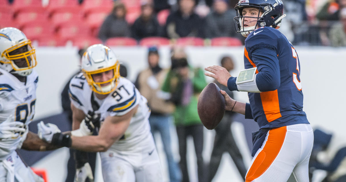 Casey Hayward Jr. #26 of the Los Angeles Chargers makes a catch