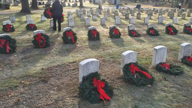 soldier-graves-wreaths.jpg 