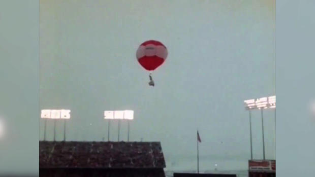 VIkings Halftime Show Balloon Disaster 
