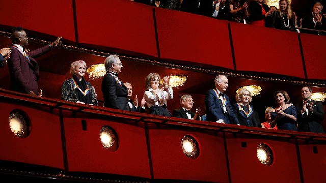 GettyImages-1192783600.gif 