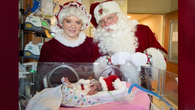 NICU-SANTA-VISIT-5PKG.transfer_frame_2032.jpg 