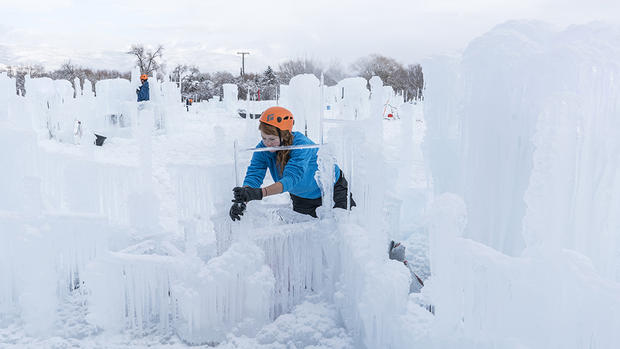 ice castle construction 