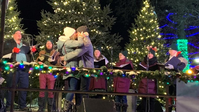 Holidazzle-2019-Engagement-Photos.jpg 