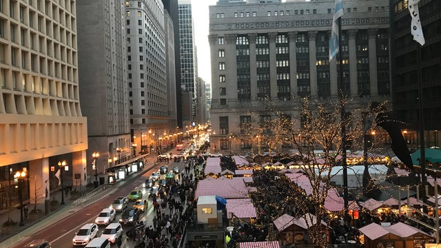 Daley_Plaza_1221a_IMG_0306.jpg 