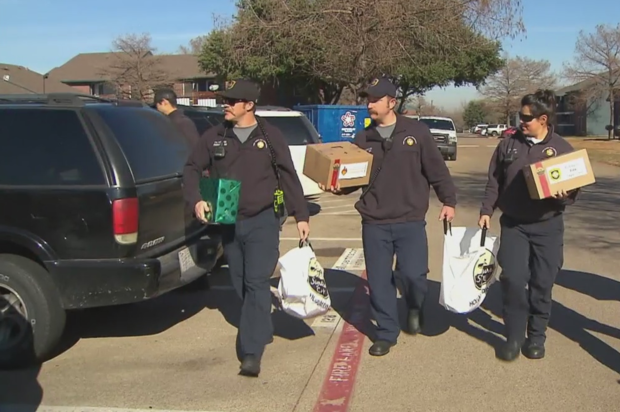 Fort Worth firefighters deliver meals at Christmastime 