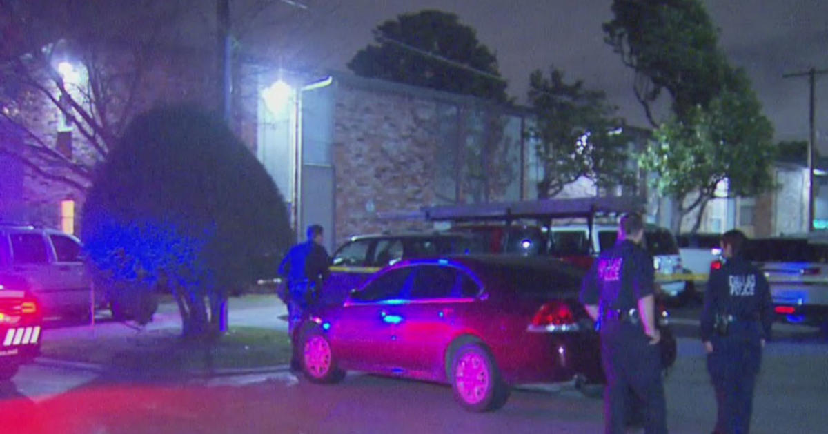 50-year-old-man-shot-dead-outside-dallas-apartment-complex-cbs-dfw