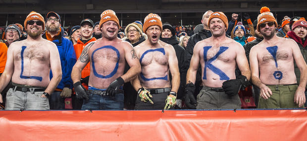 Broncos-fans.jpg 