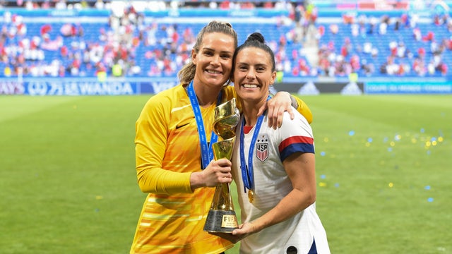 Ali-Krieger_Ashlyn-Harris.jpg 