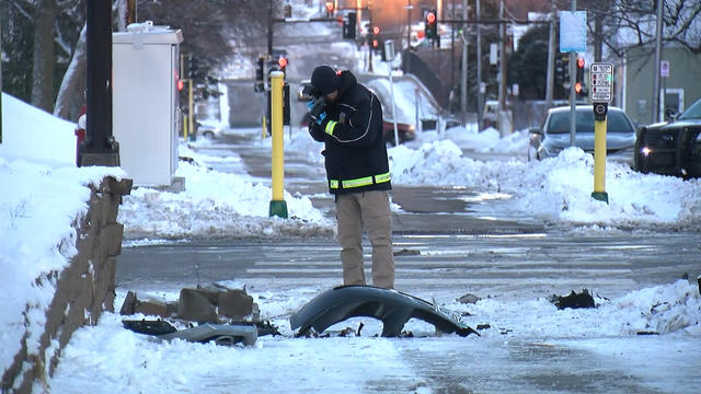 Officer-Takes-Photo-Of-Crash-Scene-Carjacker-Kidnaps-Boy-In-Minneapolis.jpg 