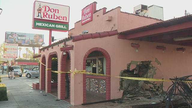 hawaiian-gardens-truck-into-restaurant.jpg 