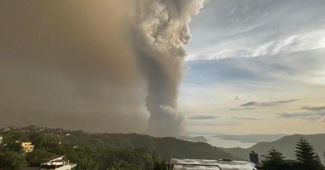"Volcanic tsunami" warnings in the Philippines after an eruption near Manila