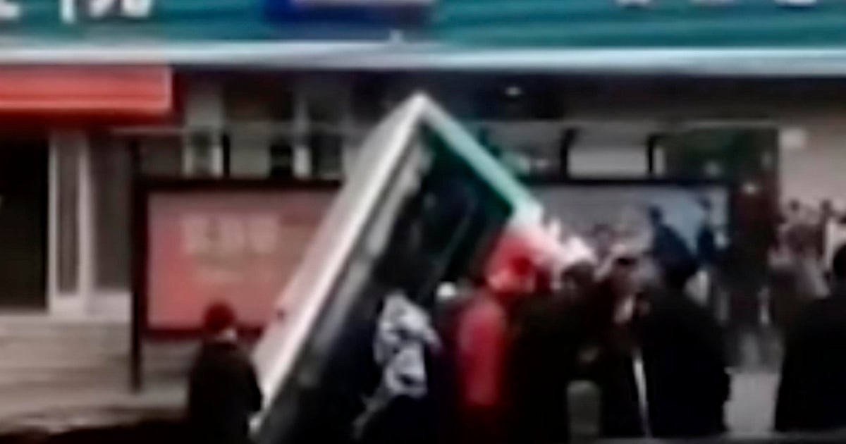 Sinkhole swallows bus in China, killing at least 6 people and leaving 4(02)