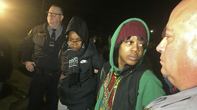 moms-4-housing-arrests-Marisa-Kendall-Bay-Area-News-Group-via-AP.jpg 