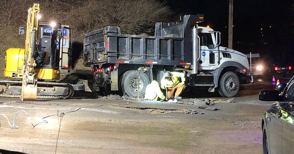 Large Water Main Break Closes Road In Robinson - CBS Pittsburgh