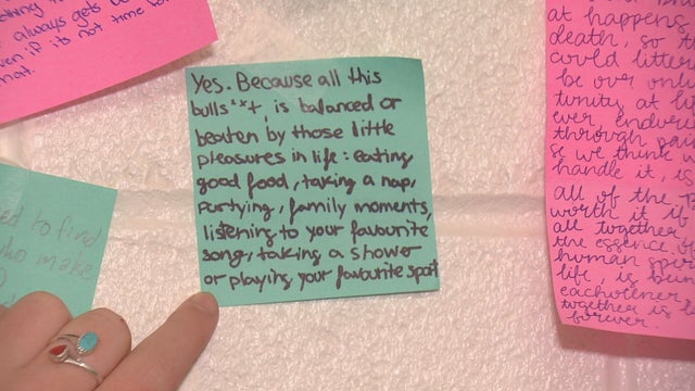 GOLDEN BATHROOM STICKY NOTES PKG.transfer_frame_1020 