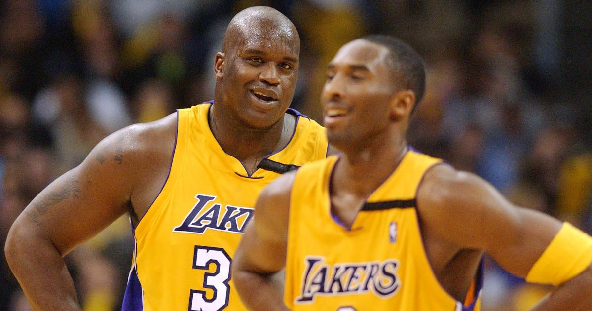 Los Angeles Lakers Kobe Bryant with Shaquille O'Neal during game