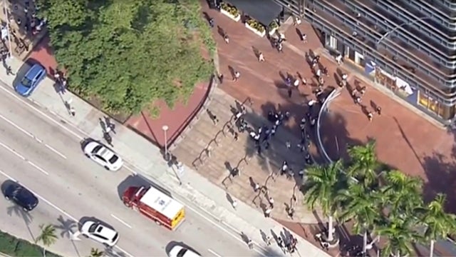 Miami_Earthquake_Evacuation_0128.jpg 