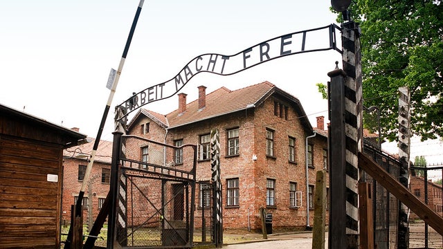1024px-Auschwitz_I_22_May_2010.jpg 