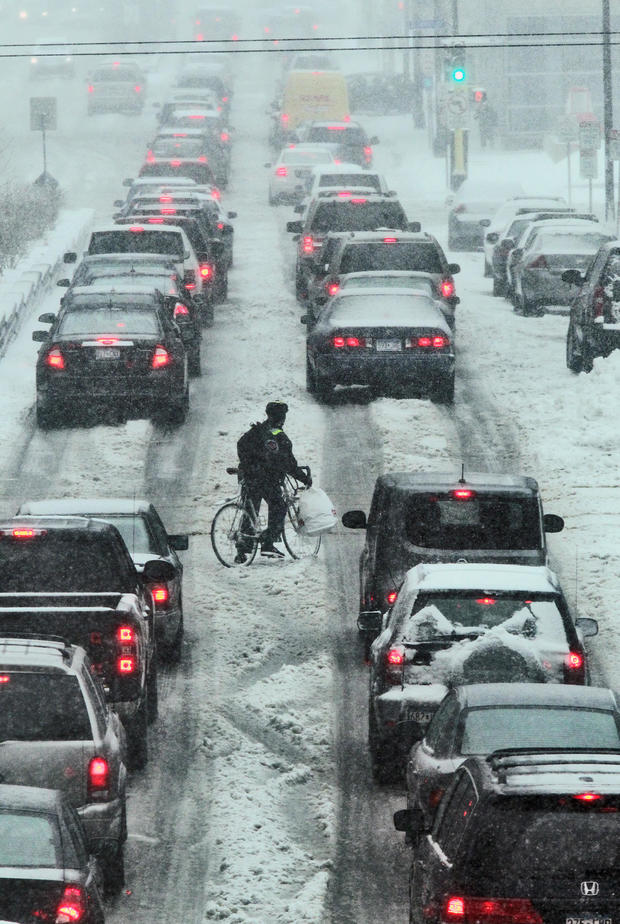 Snow conditions downtown Minneapolis. A lone bicyclist looked a little lost in the rush hour traffic of downtown Minneapolis. (MARLIN LEVISON/STARTRIBUNE(mlevison@startribune.com (cq ) 