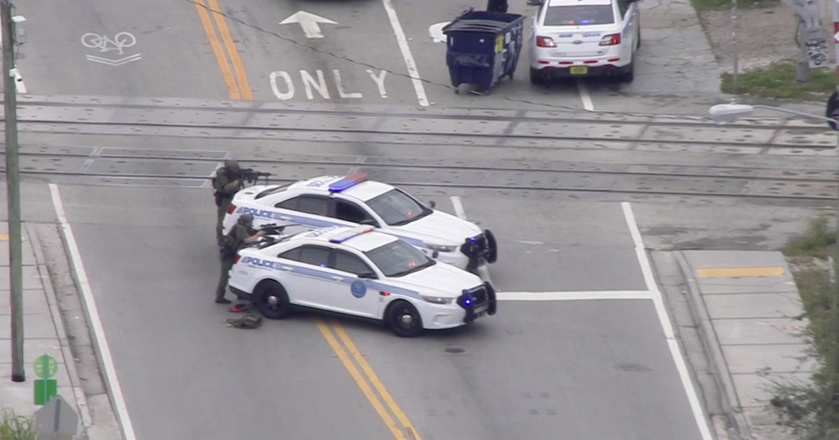 1 Dead, 1 In Critical Condition Following Shooting In NE Miami - CBS Miami