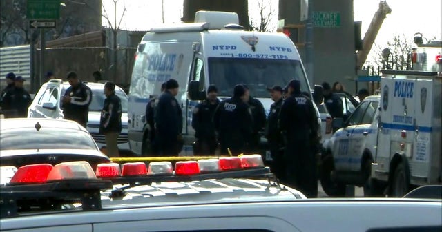Suspect in custody after 2 NYPD officers shot - CBS News