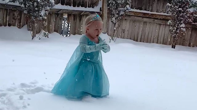 Elsa-snow-2.jpg 