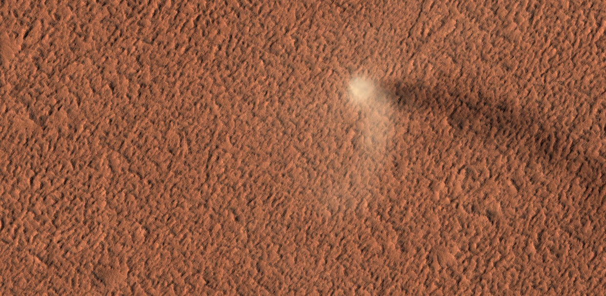 Dust devil on Mars: NASA's Mars Reconnaissance Orbiter captures rare ...