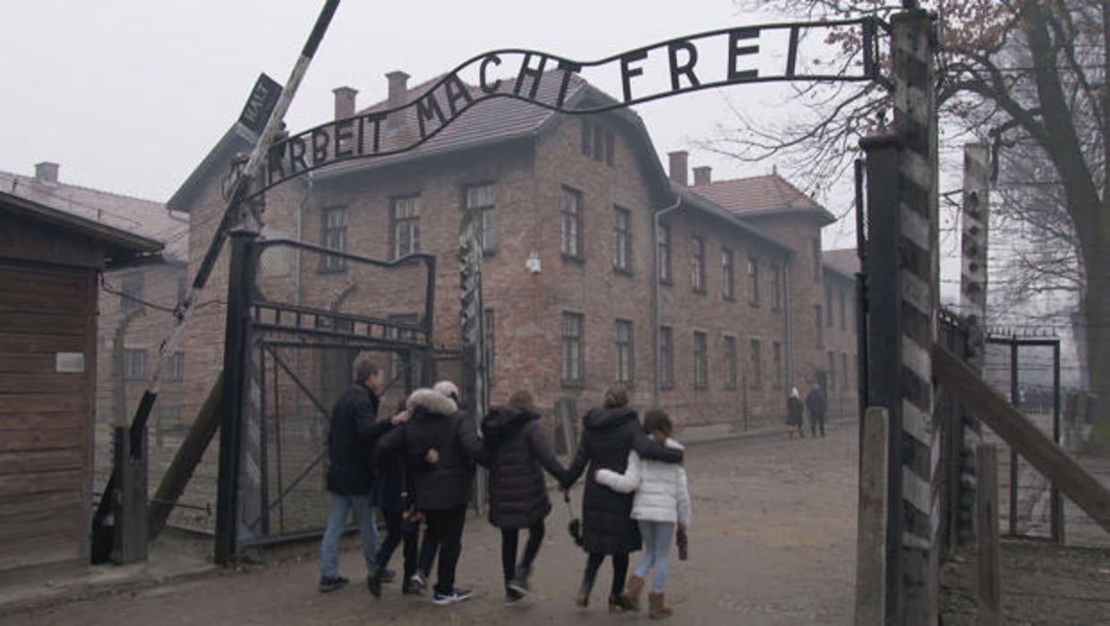 A return to Auschwitz, 75 years after liberation - CBS News