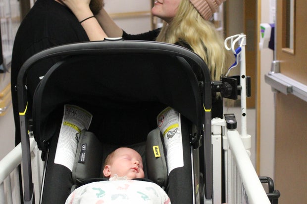 Dad proposes to mom outside NICU