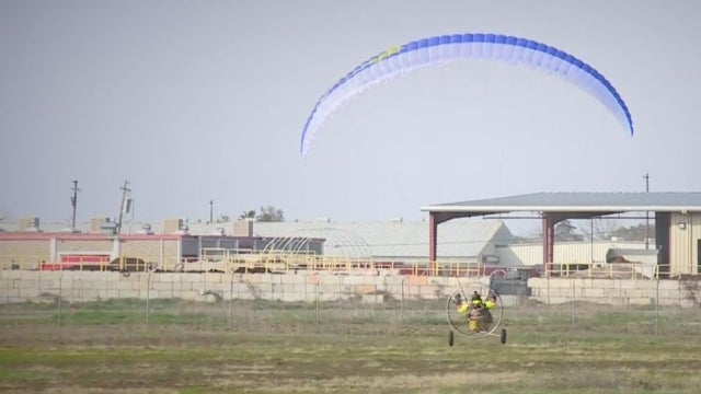 PARAGLIDER-YUBA-AIRPORT.jpg 