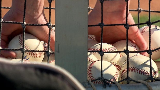COLOR-BASEBALLS-GRABBED-52.jpg 