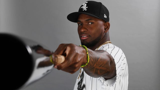 luis-robert-white-sox-1-2.jpg 