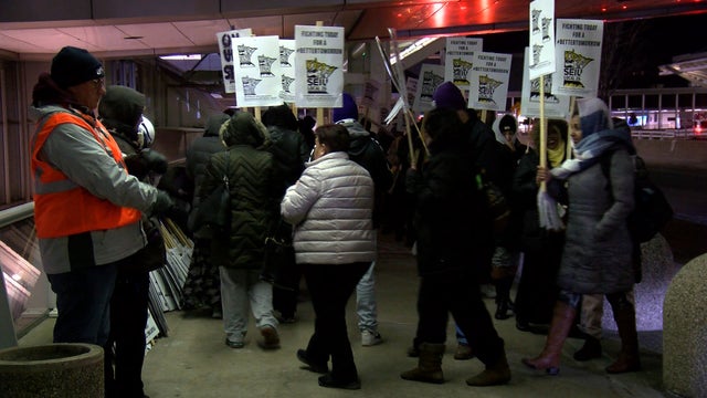 Janitors-Strike-msp-airport.jpg 