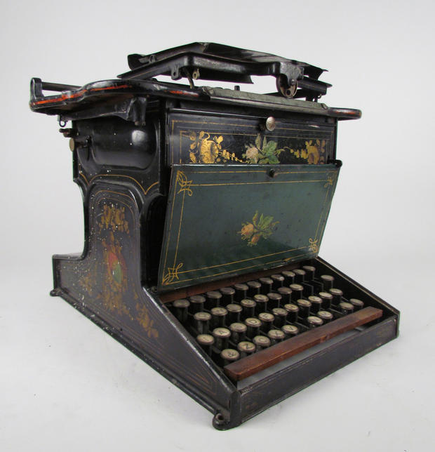sholes-and-glidden-typewriter-smithsonian-national-museum-of-american-history-vertical.jpg 