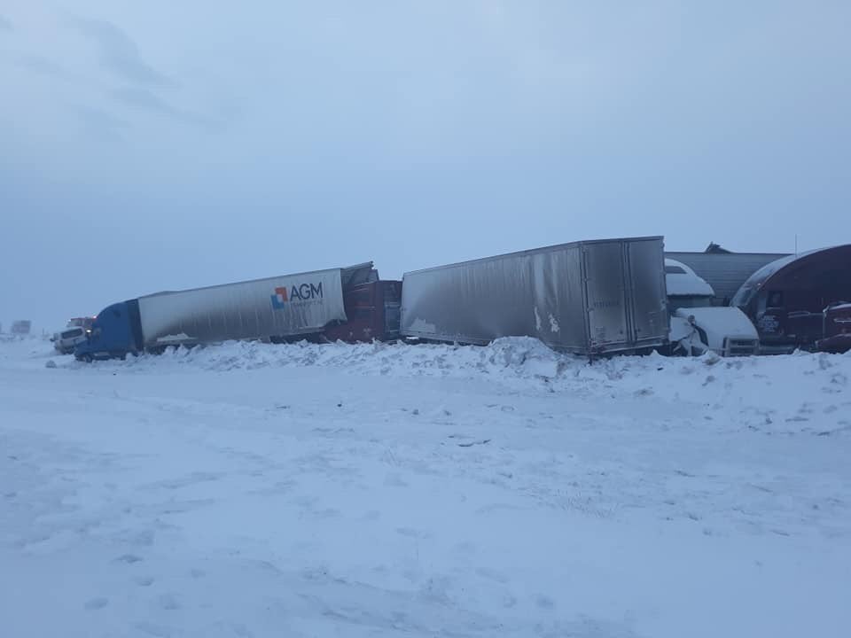 More Than 100 Vehicles Involved In Pileup On I 80 In Wyoming Cbs Colorado