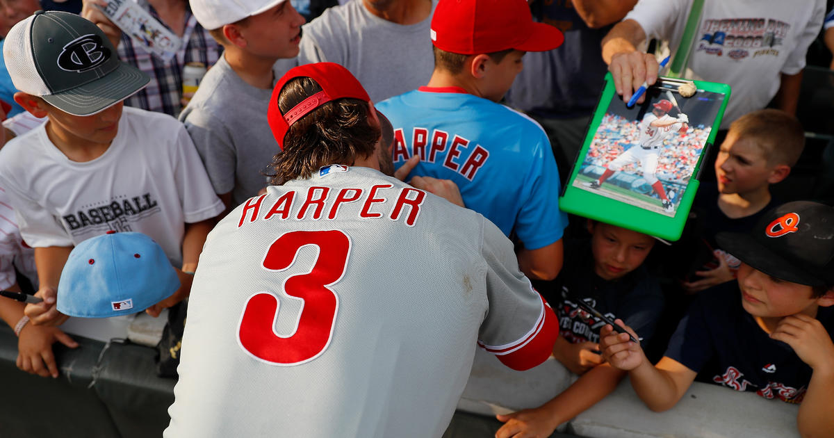 Philadelphia Phillies Institute New Autograph Policy During Spring
