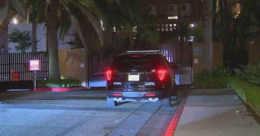 Man Shot, Killed In Gated Woodland Hills Apartment Complex - CBS Los ...