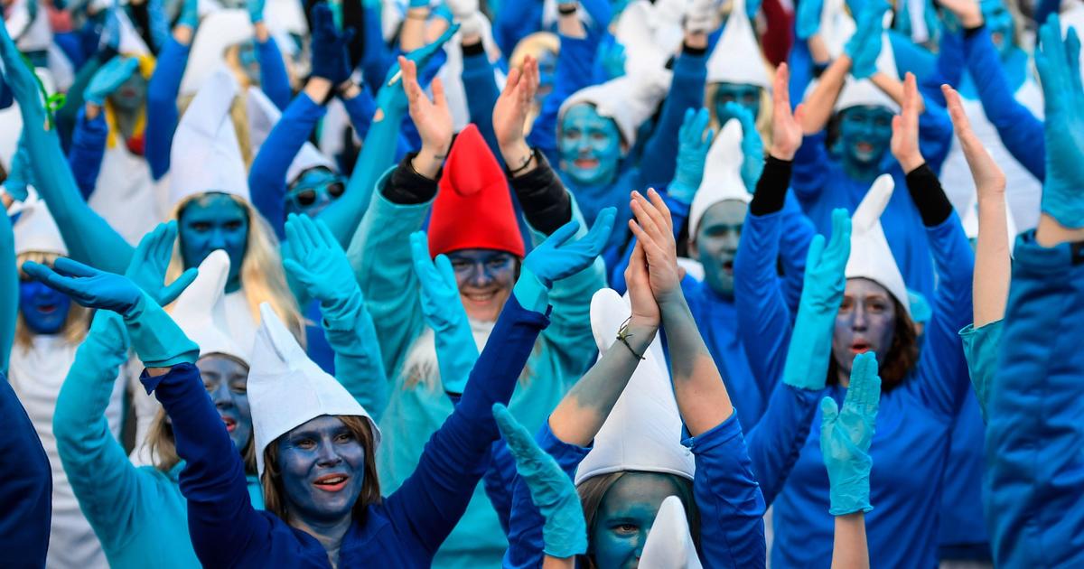 French mayor defends holding massive Smurf rally despite
