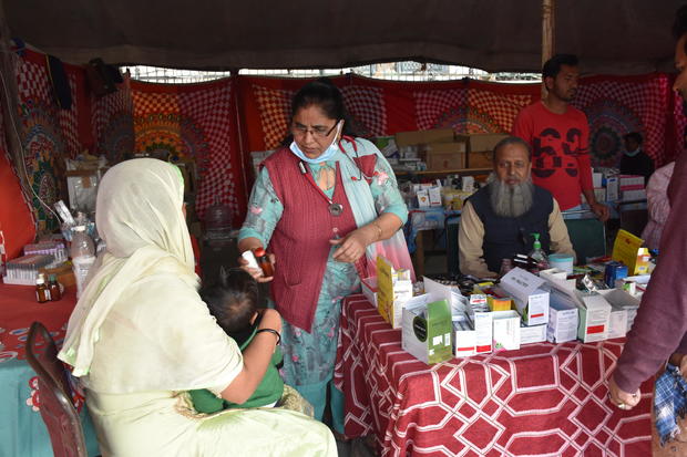 dr-rukhsana-choudhary-at-relief-camp.jpg 