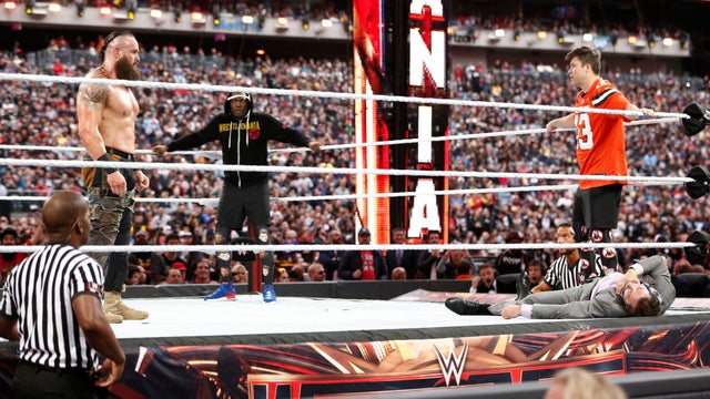 wrestlemania-35-braun-strowman-michael-che-colin-jost.jpg 