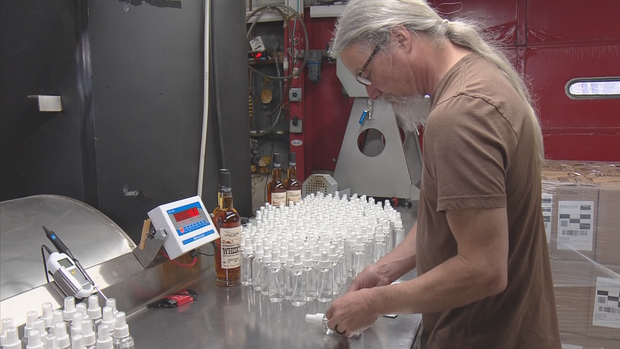 LYONS DISTILLERY SANITIZER 6PKG_frame_153 