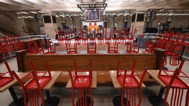 empty restaurant thanks to coronavirus 