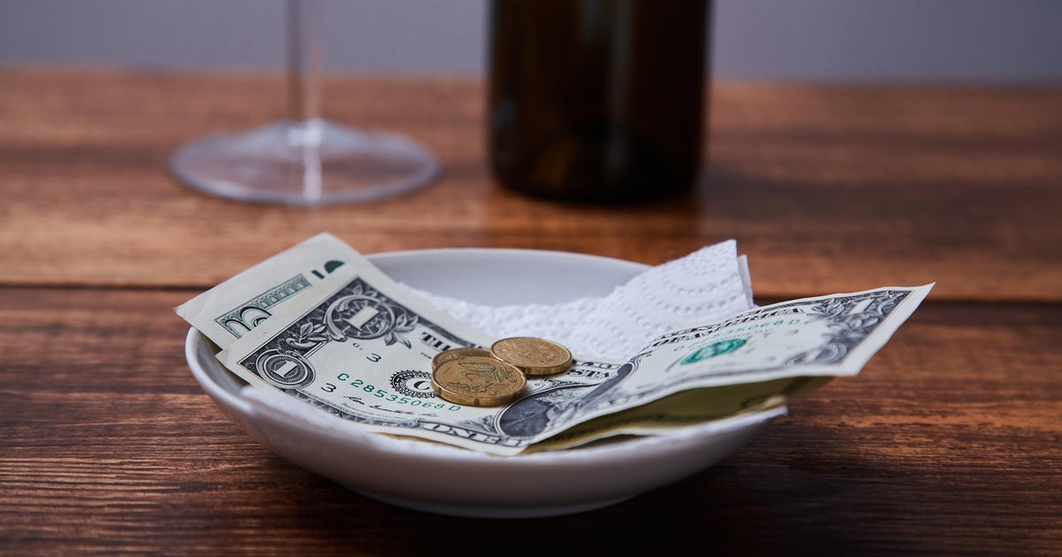 Florida restaurants must disclose automatic tips and fees under new law Florida restaurants must disclose automatic tips and fees under new law